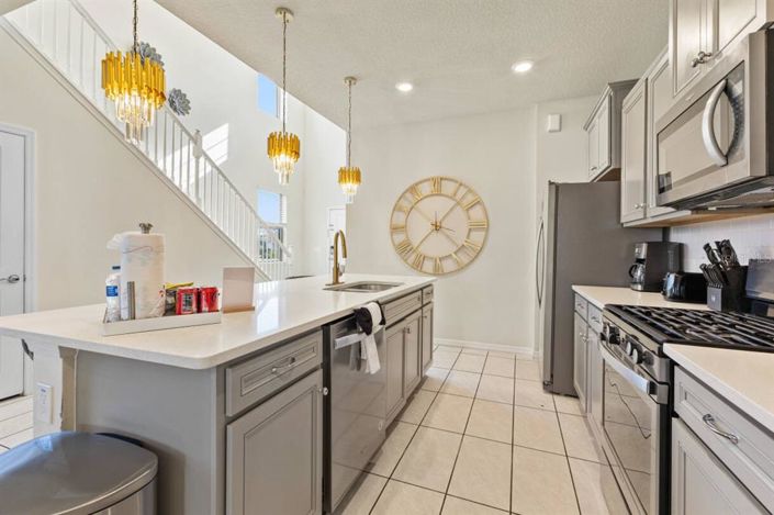 Image No.20-6 Bed Property for sale