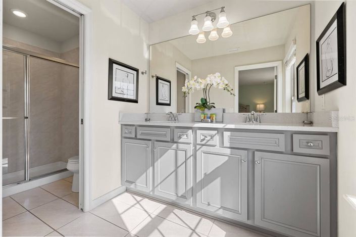 Image No.50-6 Bed Property for sale