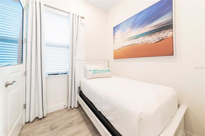 Image No.13-3 Bed Property for sale