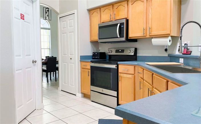 Image No.10-5 Bed Property for sale