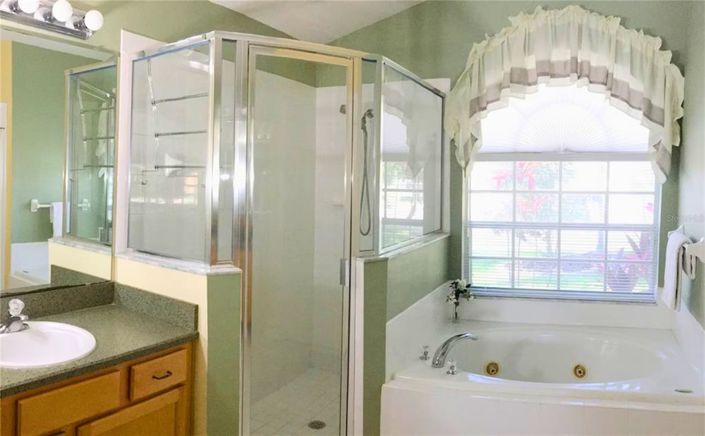 Image No.17-5 Bed Property for sale