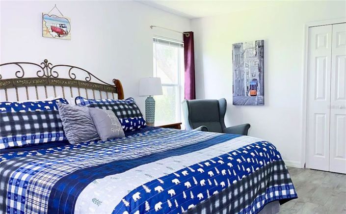 Image No.19-5 Bed Property for sale