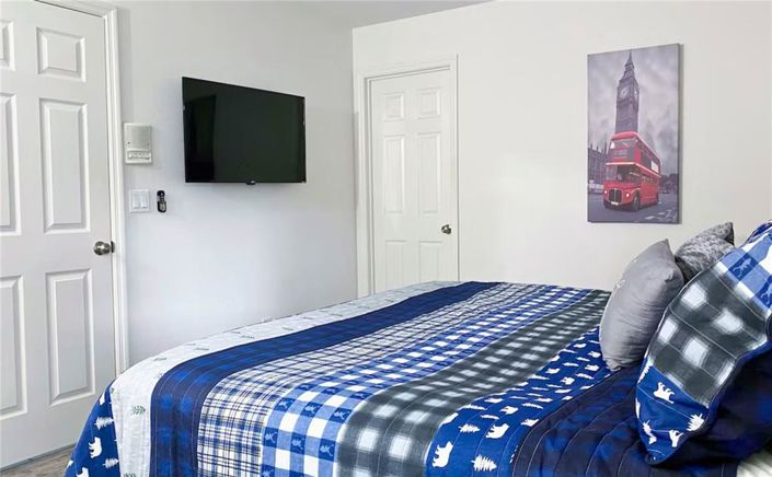 Image No.20-5 Bed Property for sale