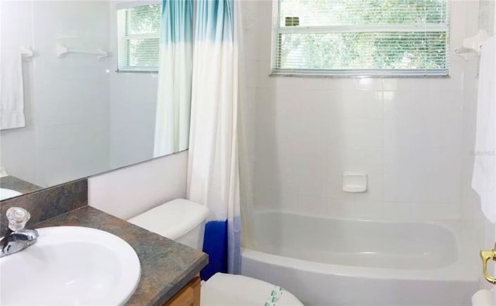 Image No.28-5 Bed Property for sale