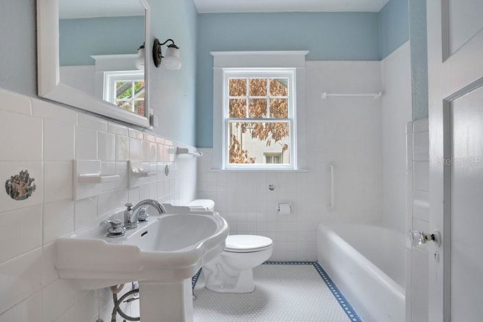 Image No.17-4 Bed Property for sale