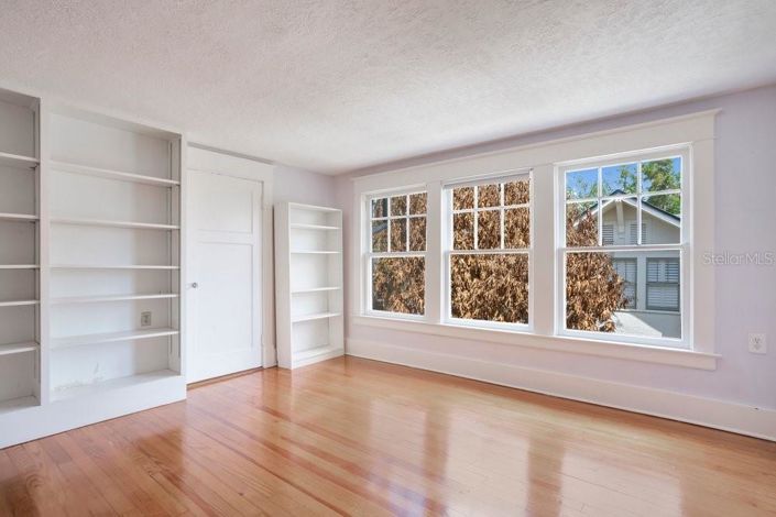 Image No.22-4 Bed Property for sale