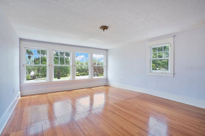 Image No.28-4 Bed Property for sale