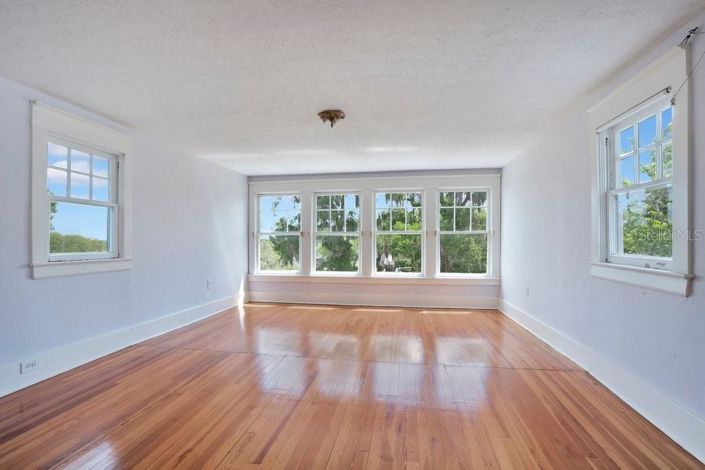 Image No.29-4 Bed Property for sale