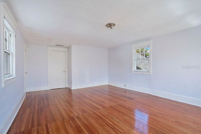 Image No.30-4 Bed Property for sale