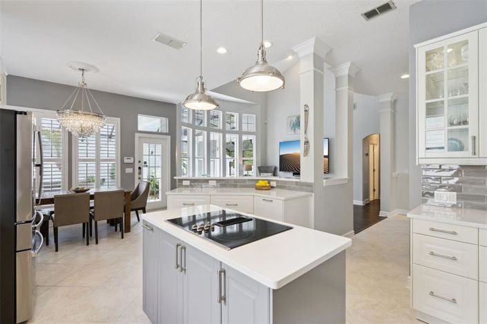 Image No.19-6 Bed Property for sale