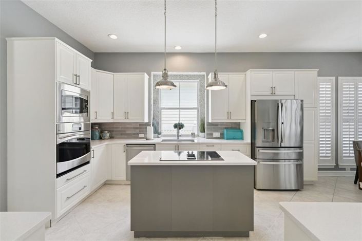 Image No.20-6 Bed Property for sale