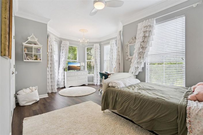 Image No.37-6 Bed Property for sale