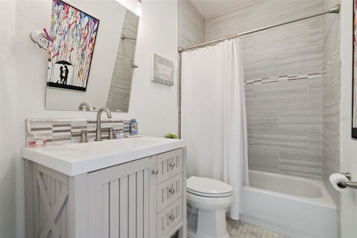 Image No.40-6 Bed Property for sale