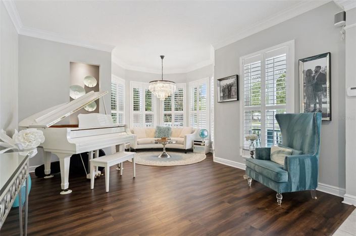 Image No.9-6 Bed Property for sale