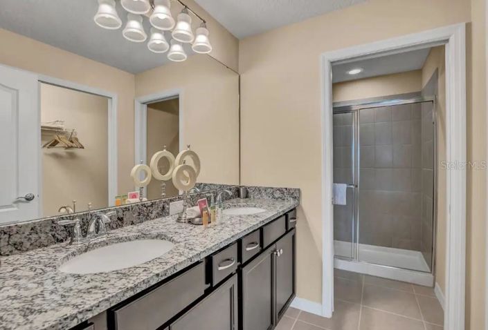 Image No.28-5 Bed Townhouse for sale