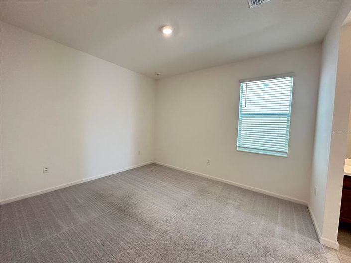 Image No.17-6 Bed Property for sale