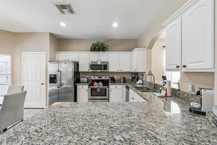 Image No.11-6 Bed Property for sale