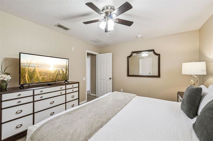 Image No.20-6 Bed Property for sale