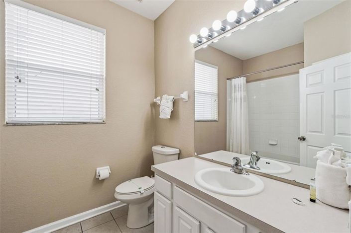 Image No.28-6 Bed Property for sale