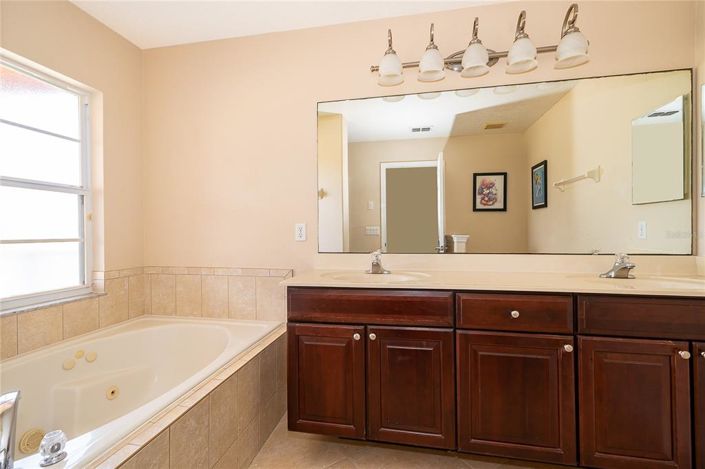 Image No.18-3 Bed Townhouse for sale