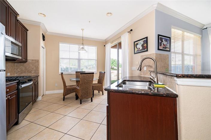 Image No.8-3 Bed Townhouse for sale