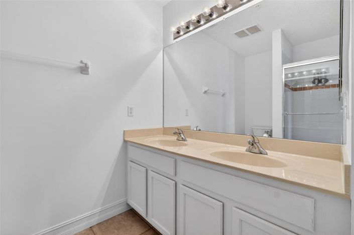 Image No.26-3 Bed Property for sale