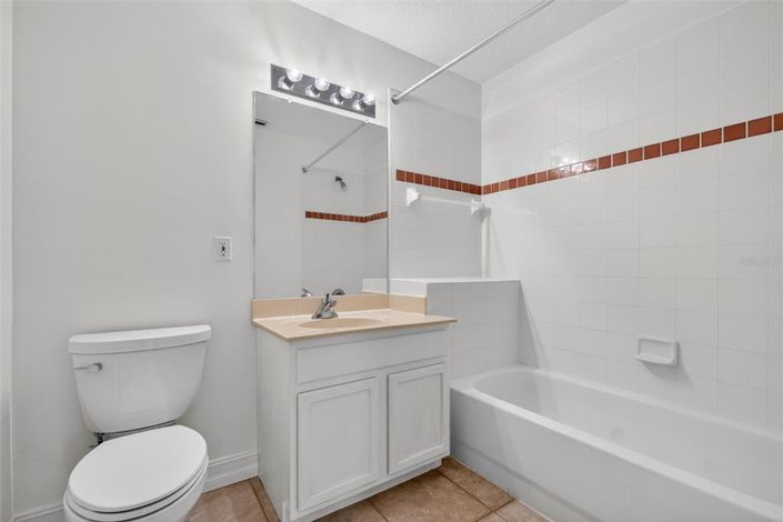 Image No.40-3 Bed Property for sale