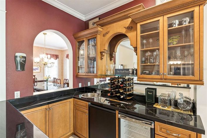 Image No.17-6 Bed Property for sale