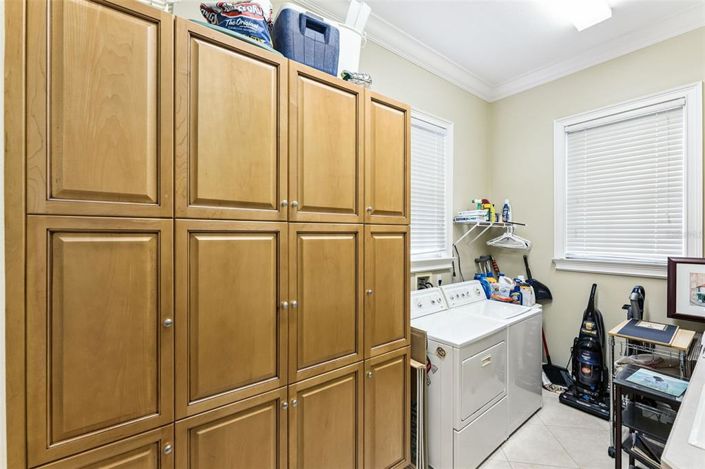 Image No.23-6 Bed Property for sale