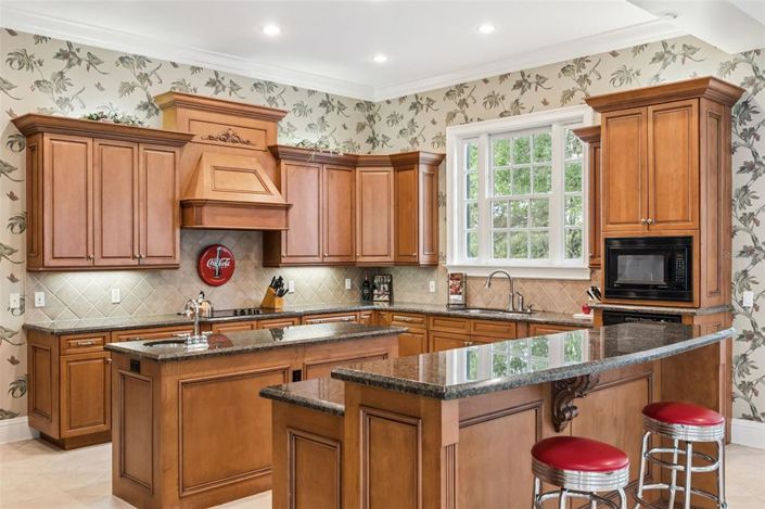 Image No.24-6 Bed Property for sale