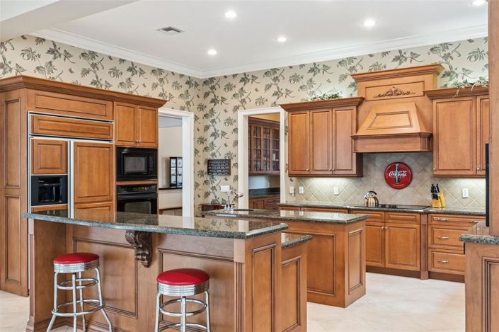 Image No.25-6 Bed Property for sale