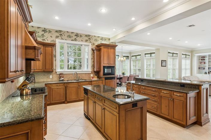 Image No.26-6 Bed Property for sale