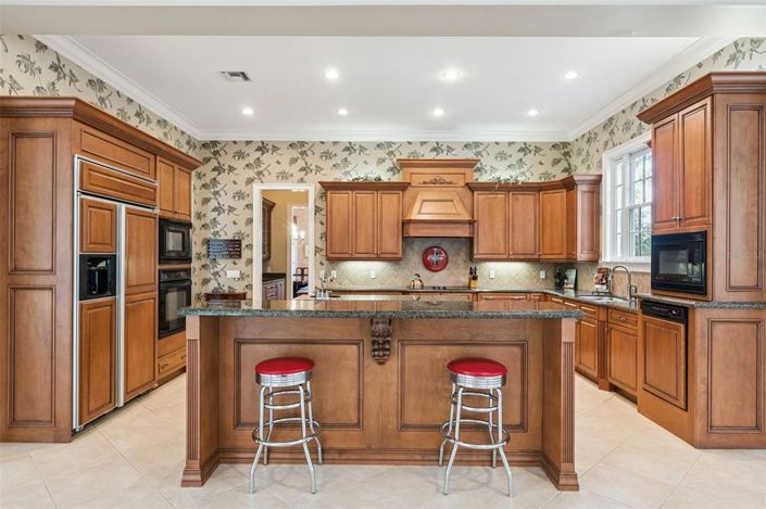 Image No.27-6 Bed Property for sale