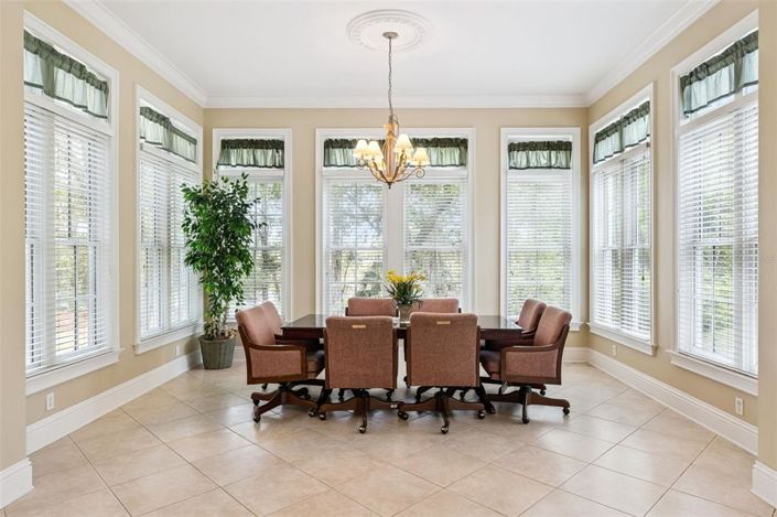 Image No.28-6 Bed Property for sale