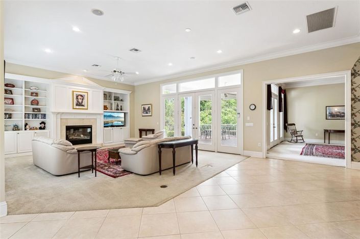 Image No.31-6 Bed Property for sale