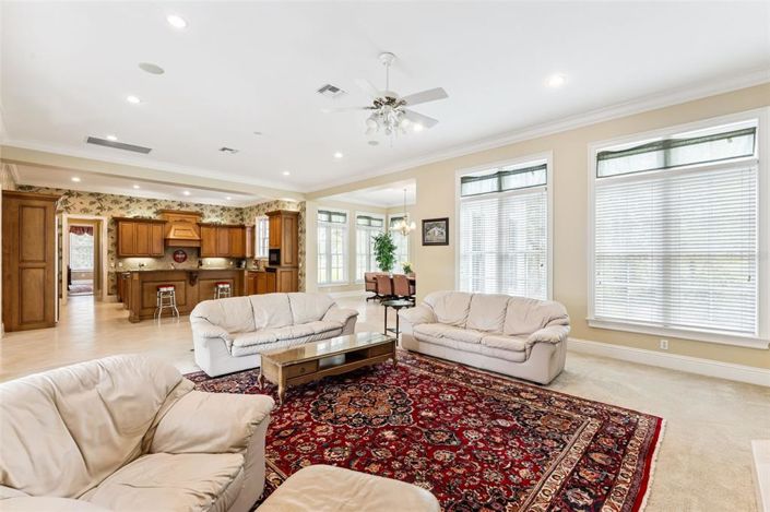 Image No.33-6 Bed Property for sale