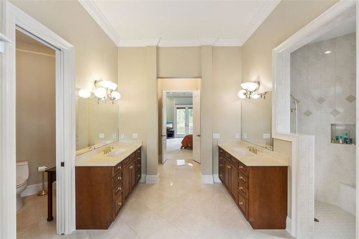 Image No.38-6 Bed Property for sale