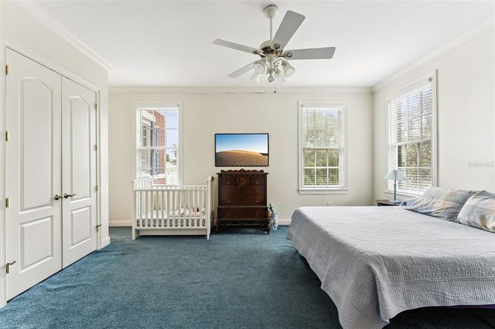 Image No.52-6 Bed Property for sale