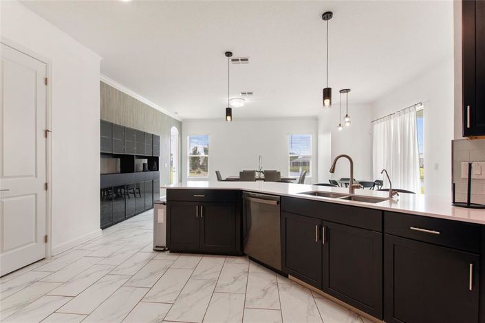 Image No.17-4 Bed Property for sale