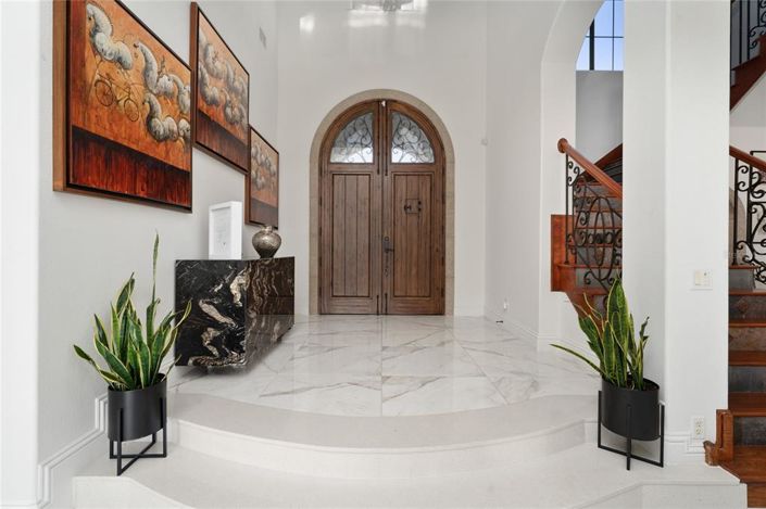 Image No.10-5 Bed Property for sale