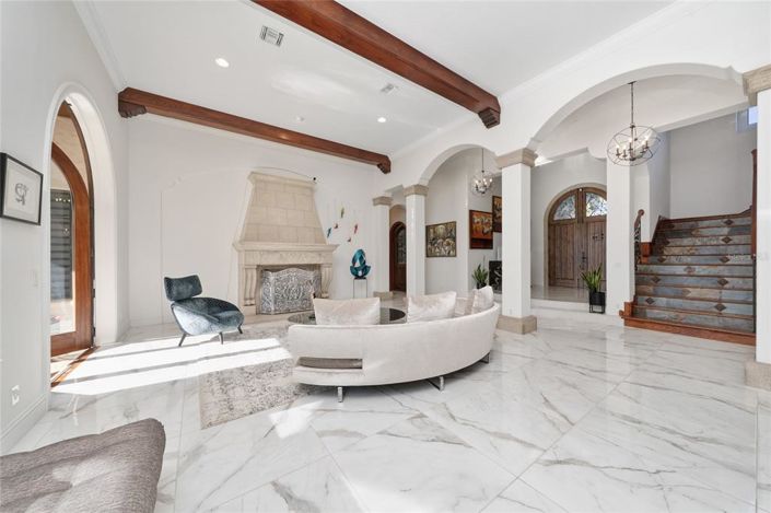 Image No.12-5 Bed Property for sale