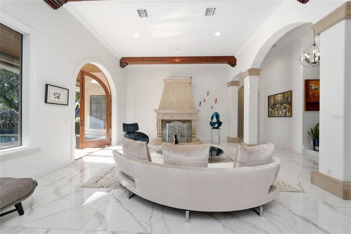 Image No.13-5 Bed Property for sale