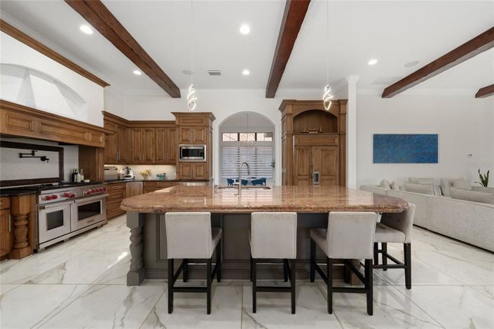 Image No.19-5 Bed Property for sale