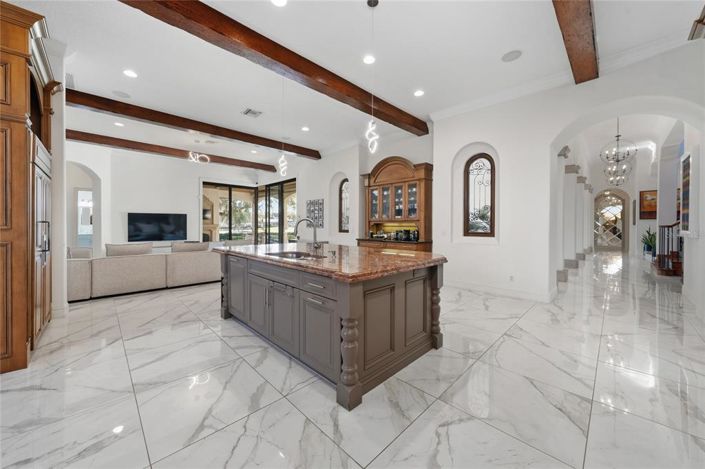 Image No.21-5 Bed Property for sale