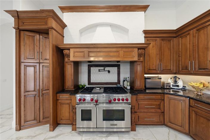 Image No.23-5 Bed Property for sale