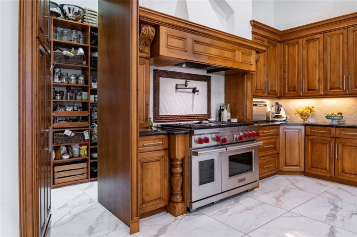 Image No.24-5 Bed Property for sale