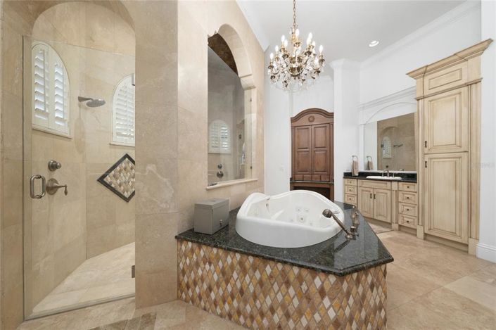 Image No.46-5 Bed Property for sale