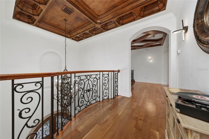 Image No.60-5 Bed Property for sale