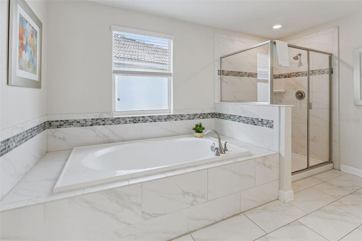 Image No.25-6 Bed Property for sale