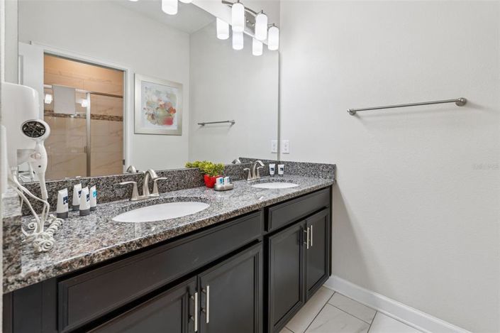 Image No.26-6 Bed Property for sale